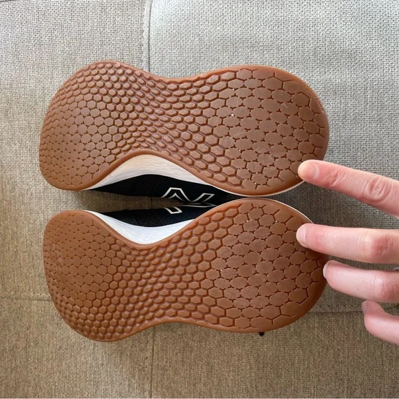 New Balance Roav Women’s Size 7 - Picture 6 of 8